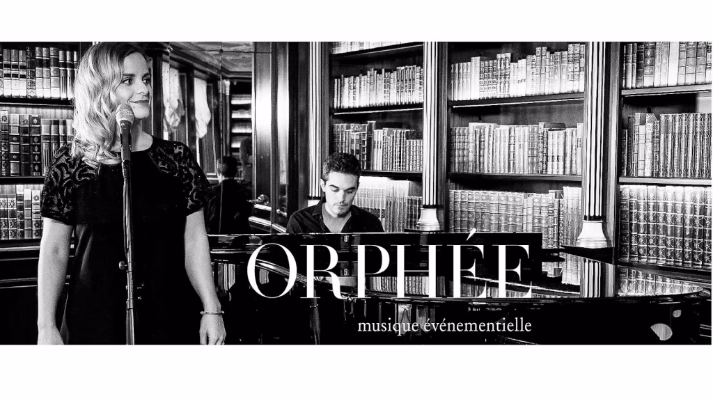 Black and white photo of Orphée vocalist at microphone and pianist performing in a Parisian library setting, Orphée musique événementielle branding visible
